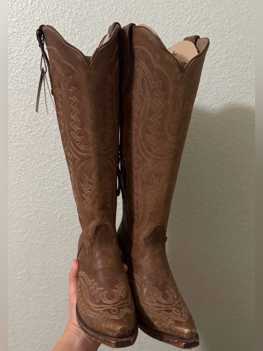 Distressed brown ariat casanovas - Picture 2 of 4